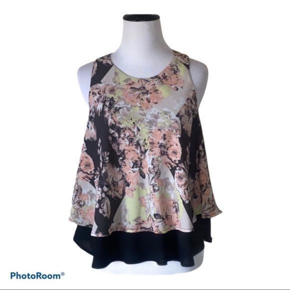 5/$30 🎈 Bar III small floral sleeveless‎ blouse